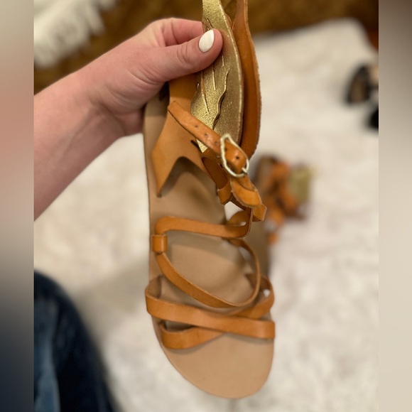 Ancient Greek Sandals Size 9 (fit like 8) all leather with gold wings pre-owned - Picture 9 of 9
